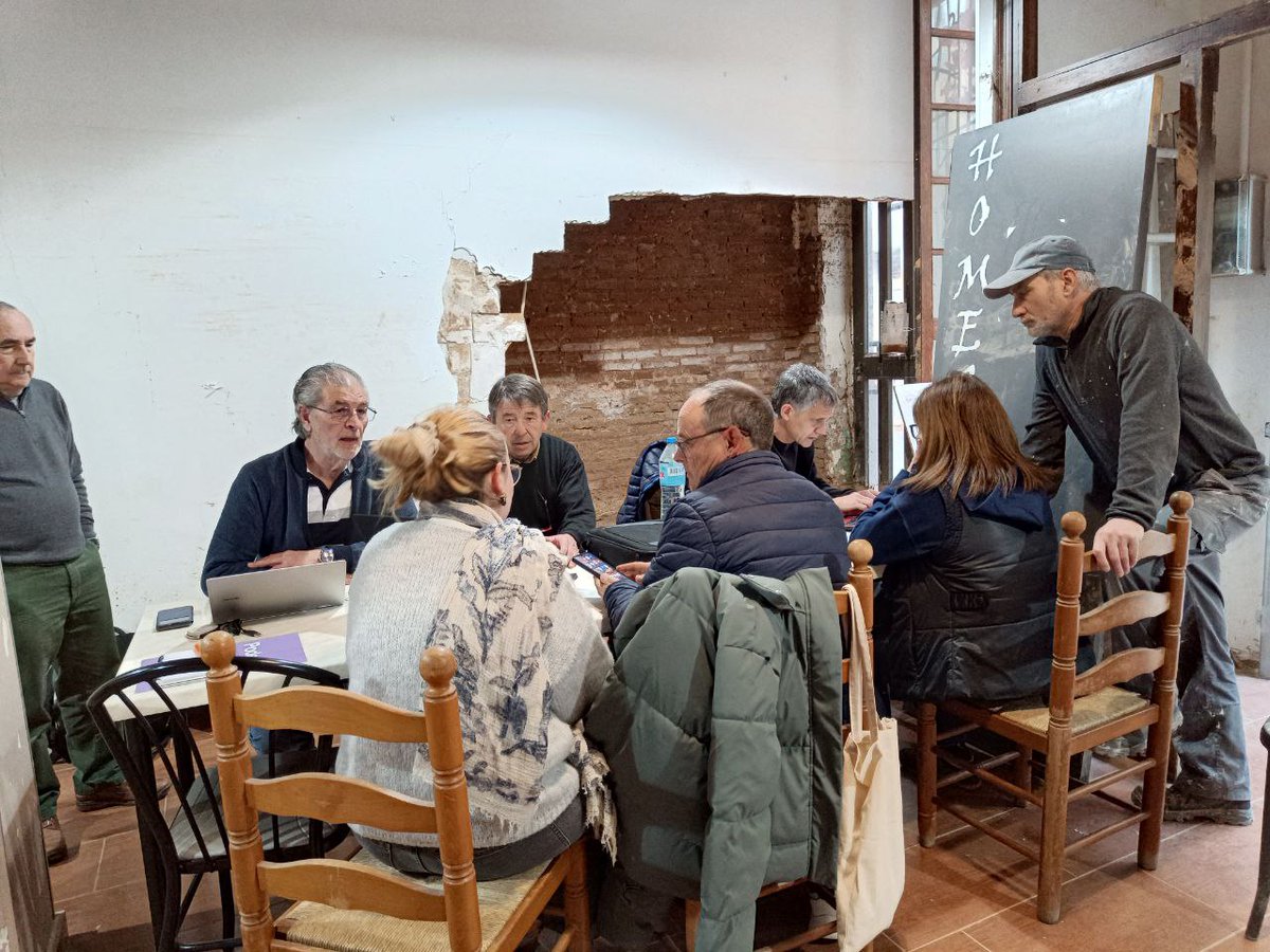 La Oficina de Colaboración Social de <a href="/Podem_/">Podem</a> ha estado visitando cada pueblo afectado por la DANA para echar una mano tramitando ayudas. Hoy y el próximo martes estarán en Paiporta, Cafenet Riola de 16 a 20h. Puedes llamar al 962 057 979 para atención telefónica. Seguiremos así