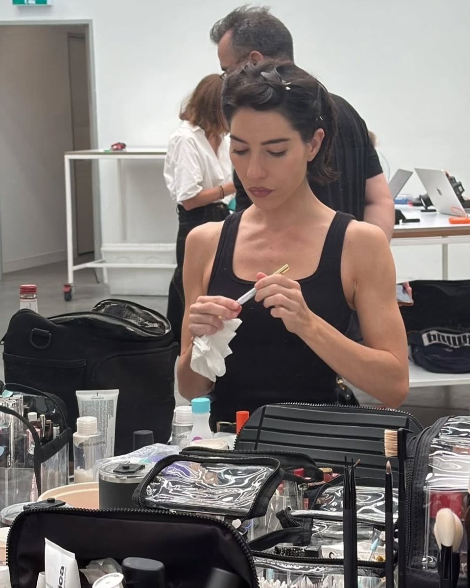 theveronicaspl's tweet photo. Ponad tydzień temu The Veronicas odwiedziły Sydney gdzie pracowały z ekipą na tajemniczym planie zdjęciowym. 👀 Sesja? Teledysk? Materiały promujące nową muzkę? Zapewne dowiemy się już niedługo. 🤔

⤵️
https://t.co/XPn4yxUd45 https://t.co/91n4iznv74