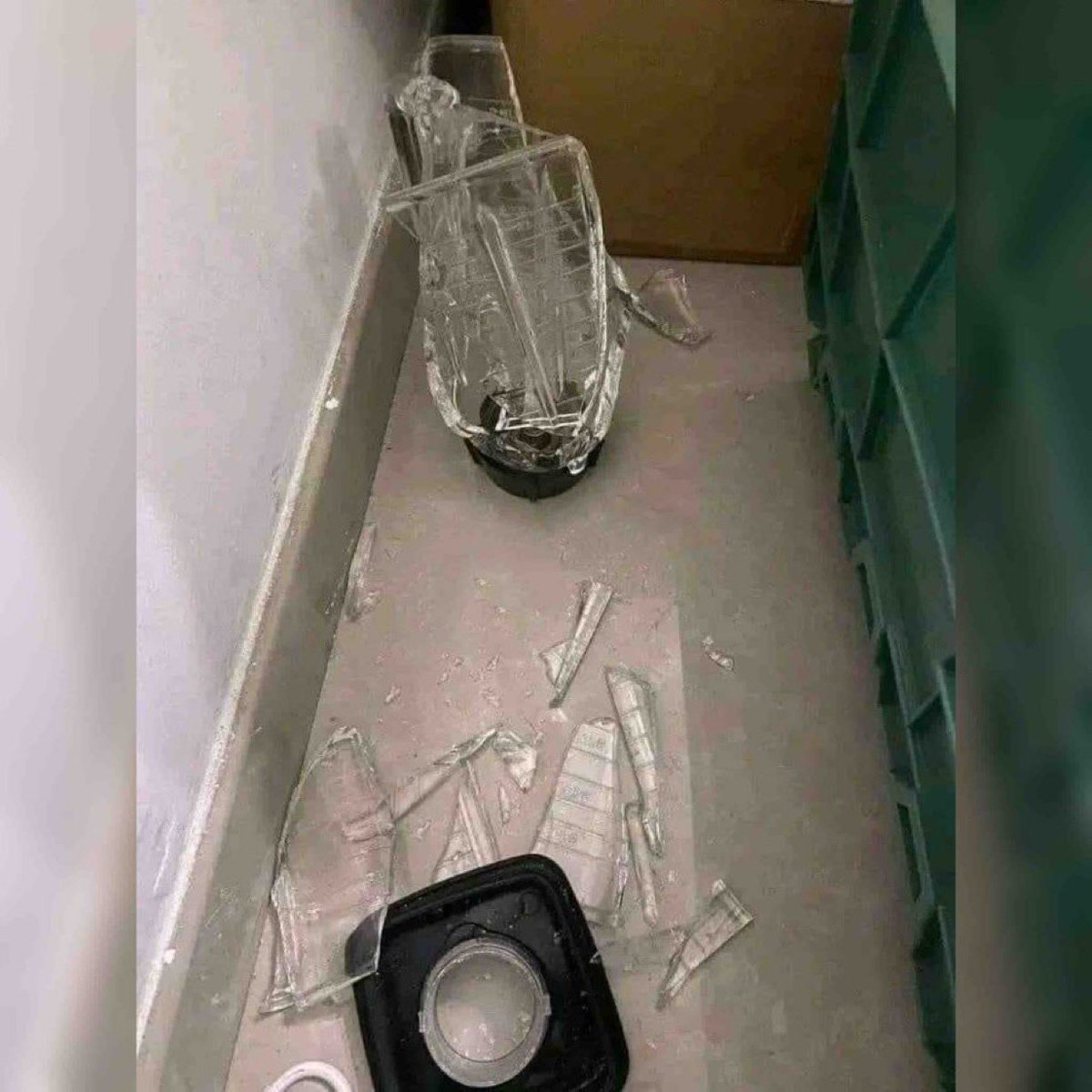 Guarromantico_'s tweet image. Consejos, rápido!! Mi mamá llega en 5 minutos 😥