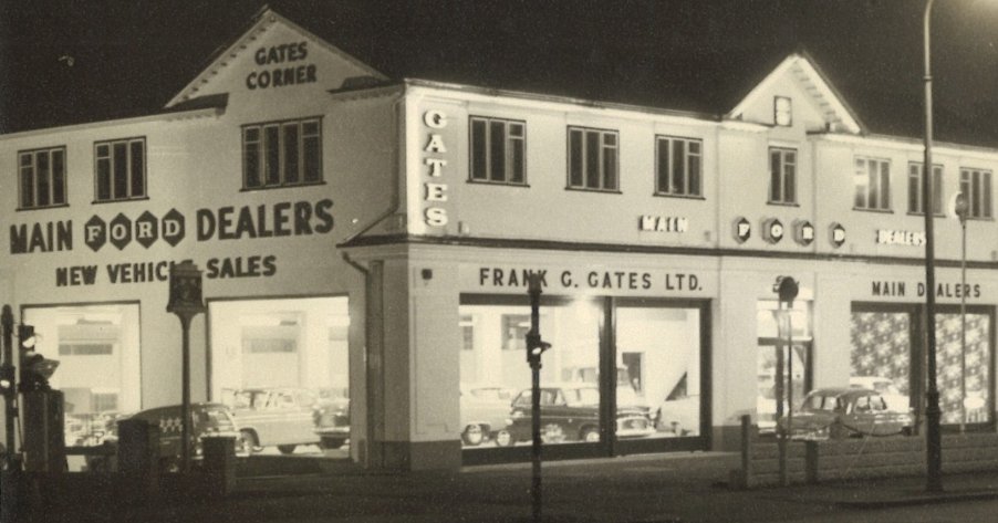 2025 marks 100 years since Frank G. Gates moved into it's purpose built premises at what became known as “Gates Corner” on the High Road in South Woodford. The dealership remained here for many years. 

📸 Taken in 1960. 

#ThrowbackThursday #GatesCorner #SouthWoodford #Ford