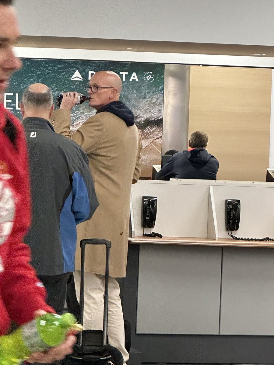 mfd427's tweet photo. @_SVPod @notthefakeSVP @StanfordSteve82 Well then.. I feel fortunate to have seen you out in the commercial airline wild before you head to PJs. Don’t blame you one bit. Spotted you trying to get sorted out at the Delta help desk. You looked relatively calm at that point! Big fan of yours! https://t.co/2D3slS8yY7