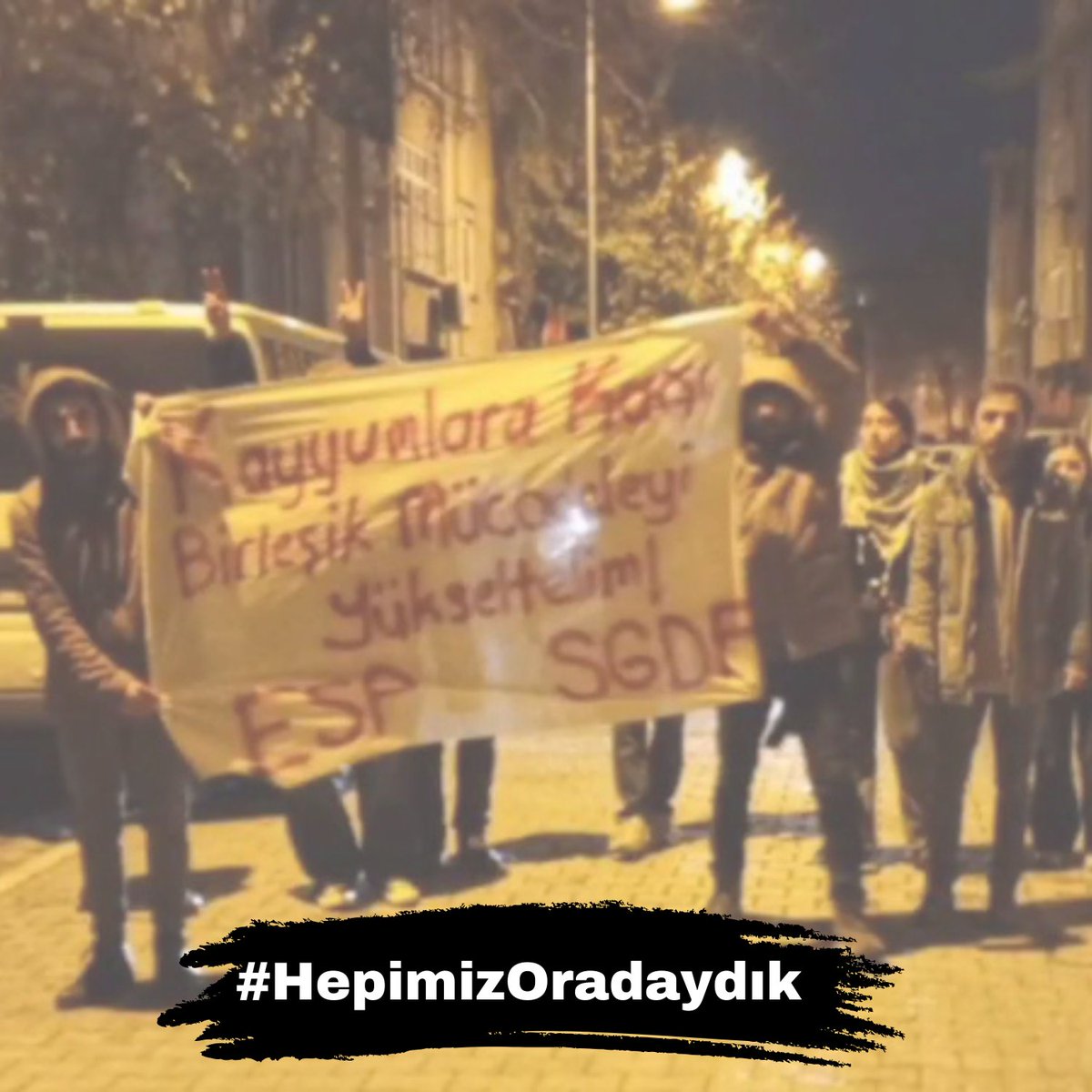 espresmi's tweet photo. Gözaltına alınan sosyalistler,
AKP-MHP rejiminin kayyum politikasına karşı
çıkmak, “Kayyumlar Gidecek Biz Kalacağız” “Jin JiyanAzadi” sloganlarını atmakla suçlanıyorlar. 
#HepimizOradaydık https://t.co/WuTpx3c9A5