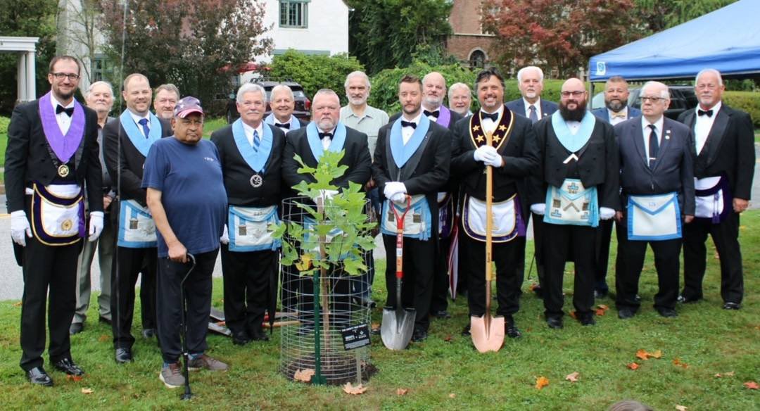lilly9320's tweet photo. #PaMasons in McKean and Warren Counties participated in Liberty Tree plantings and dedications with @America250_PA at the Knox &amp; Kane Rail Trail and Joseph Warren Park (named for Dr. Joseph Warren, a @MassFreemasonry 
 Telegram 

https://t.co/BEgI2H0O1U

Dm : @Ilumintipyramid24 https://t.co/I6NVi9yt3M