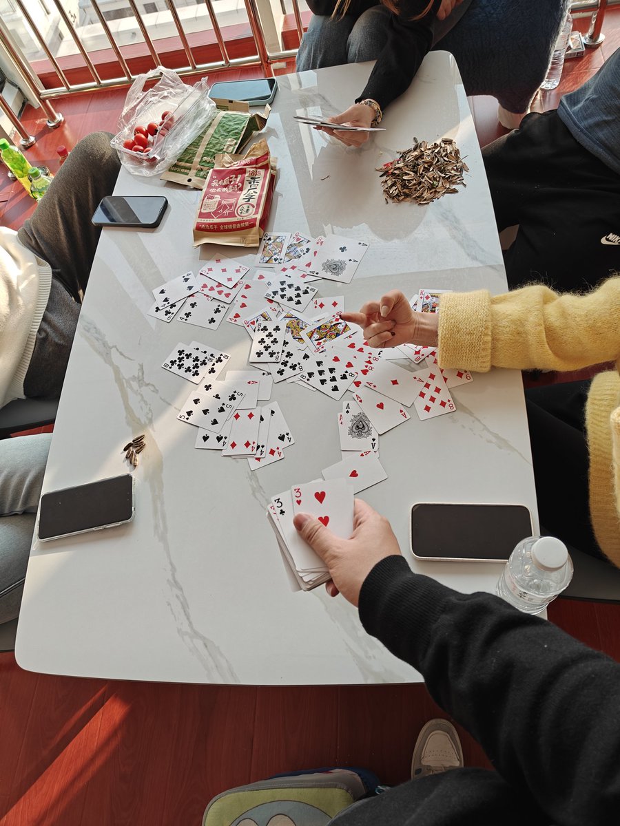 我保皇的水平，也就是区区山东省第三吧，那个朝我竖中指的，手已经让我打肿了<a href="/shiyayaya0210/">是丫丫吖</a> <a href="/spk_xiaoyao/">斯彭珂-逍遥姐姐</a> <a href="/Man123260233/">Man</a> <a href="/haoe0829/">超棒的Candice</a> <a href="/luck_suisui/">岁岁要碎了</a>