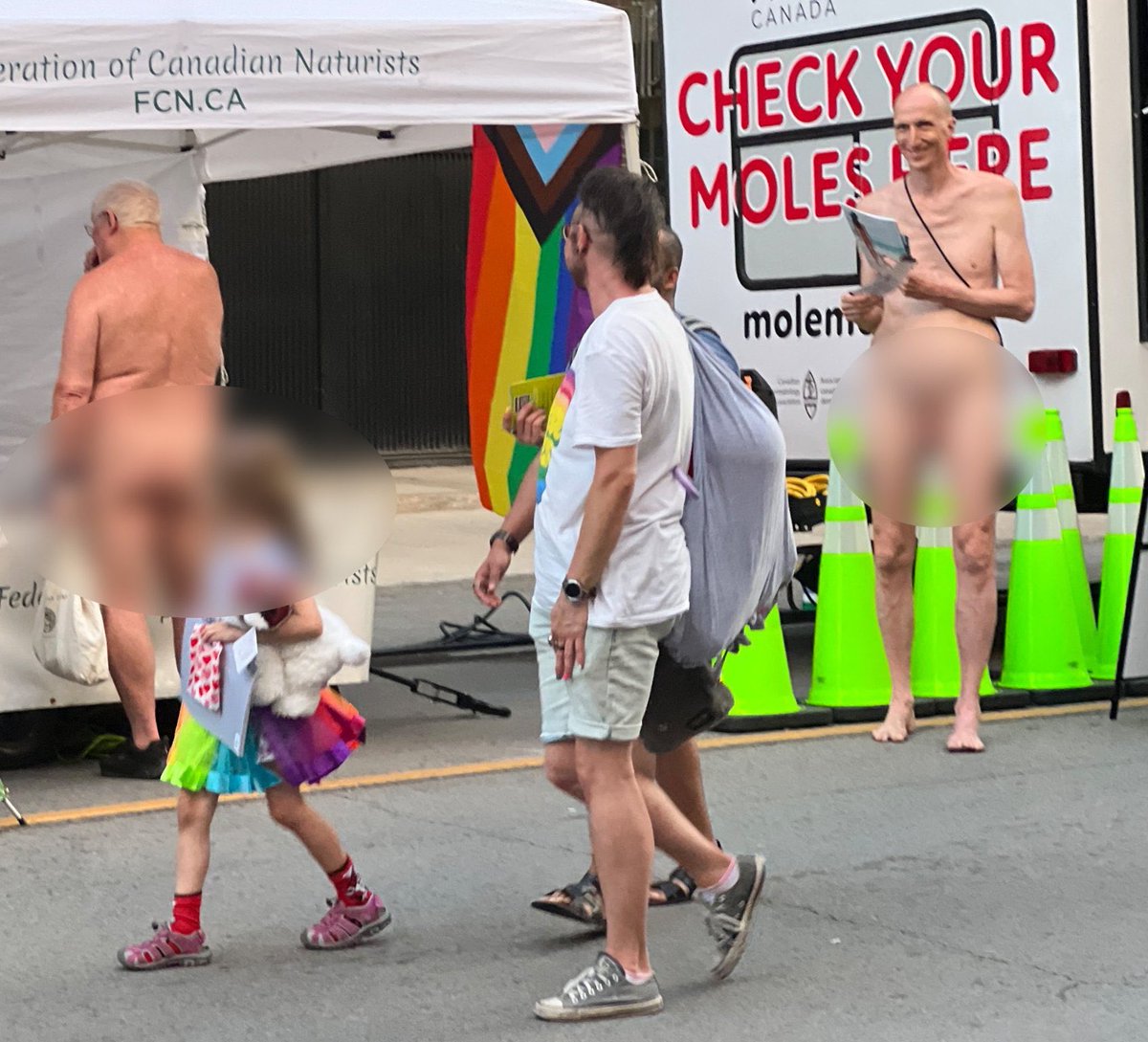 elprofesorcaleb's tweet photo. LLAMENME HOMOFÓBICO O LO QUE SEA: pero si en esta foto no ves un pedófilo del colectivo LGBT el problema sos vos 🤬

Milei en Davos tenía razón: no se metan con los niños. https://t.co/xWA3m1KnLg