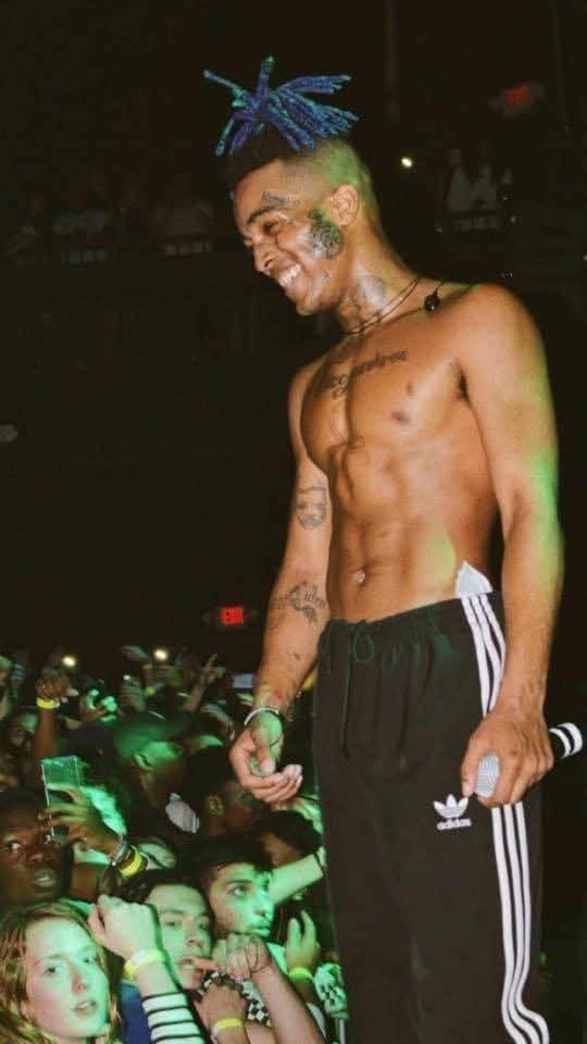 XMemorial's tweet photo. “Put down your loaded guns and socialize with everyone.”
— XXXTENTACION

Wish they would’ve done the same for you. 💔

Happy 27th birthday to Our Guardian Angel. 🕊🎈 We also wish you were here to celebrate it with us. 

#LLJ #XXXTENTACION https://t.co/ocbrxGaJFa