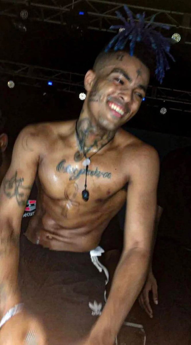 “Put down your loaded guns and socialize with everyone.”
— XXXTENTACION

Wish they would’ve done the same for you. 💔

Happy 27th birthday to Our Guardian Angel. 🕊🎈 We also wish you were here to celebrate it with us. 

#LLJ #XXXTENTACION