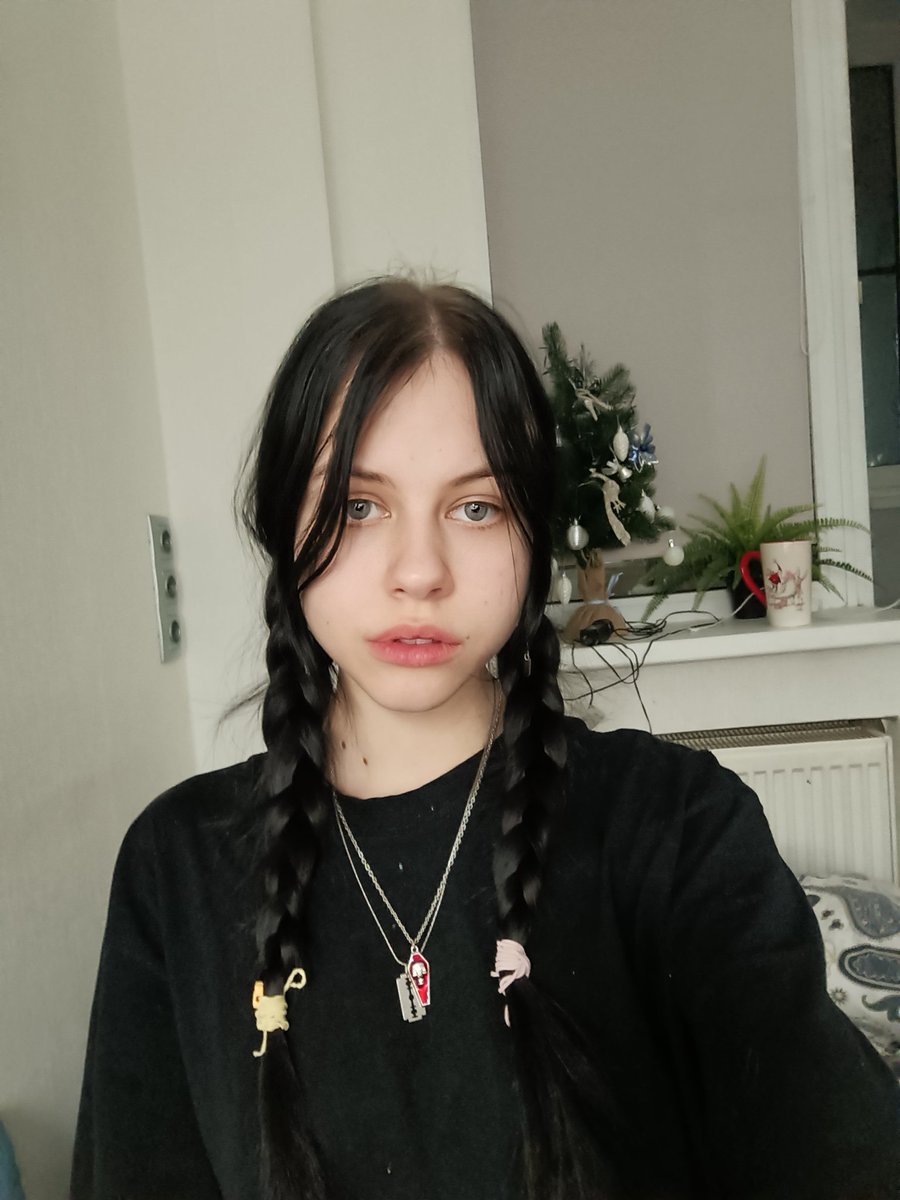 косички в 13 и 18 лет
забавно что не заметна разница на фотографиях а только в ирл