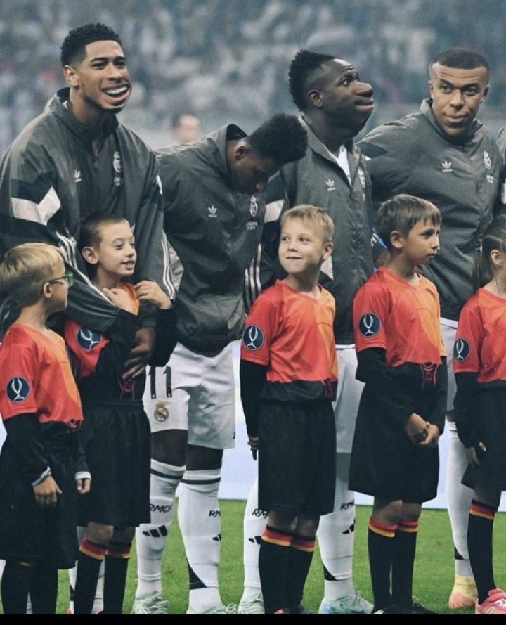 enbajafutbol's tweet photo. El real madrid de los galácticos 🤯

18G/A          17 G/A          Ni G/A      24 G/A https://t.co/YQJfsg1IgW