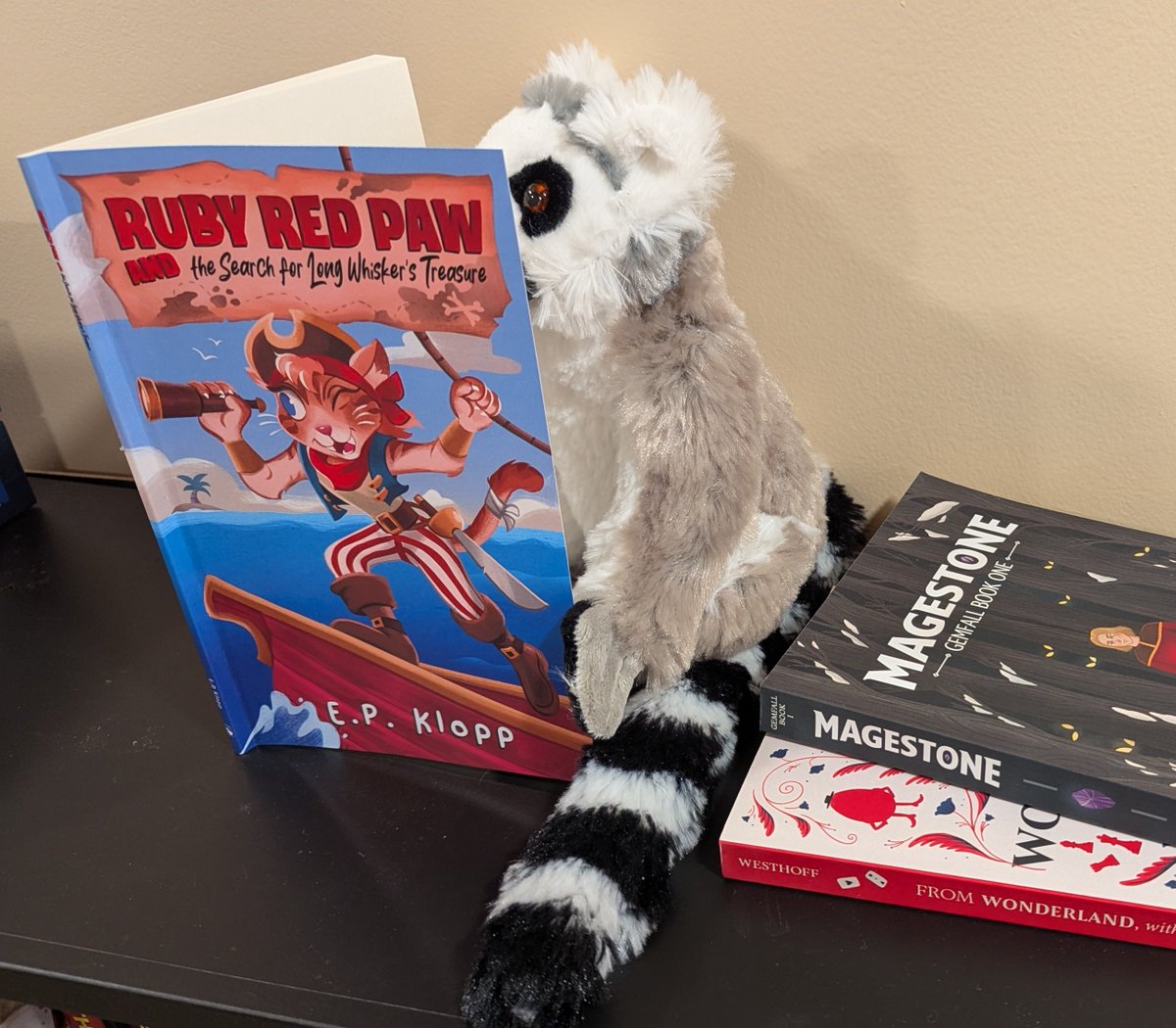RingtaleBooks's tweet image. Lenny the Lemur LOVES to read! What are you currently reading?