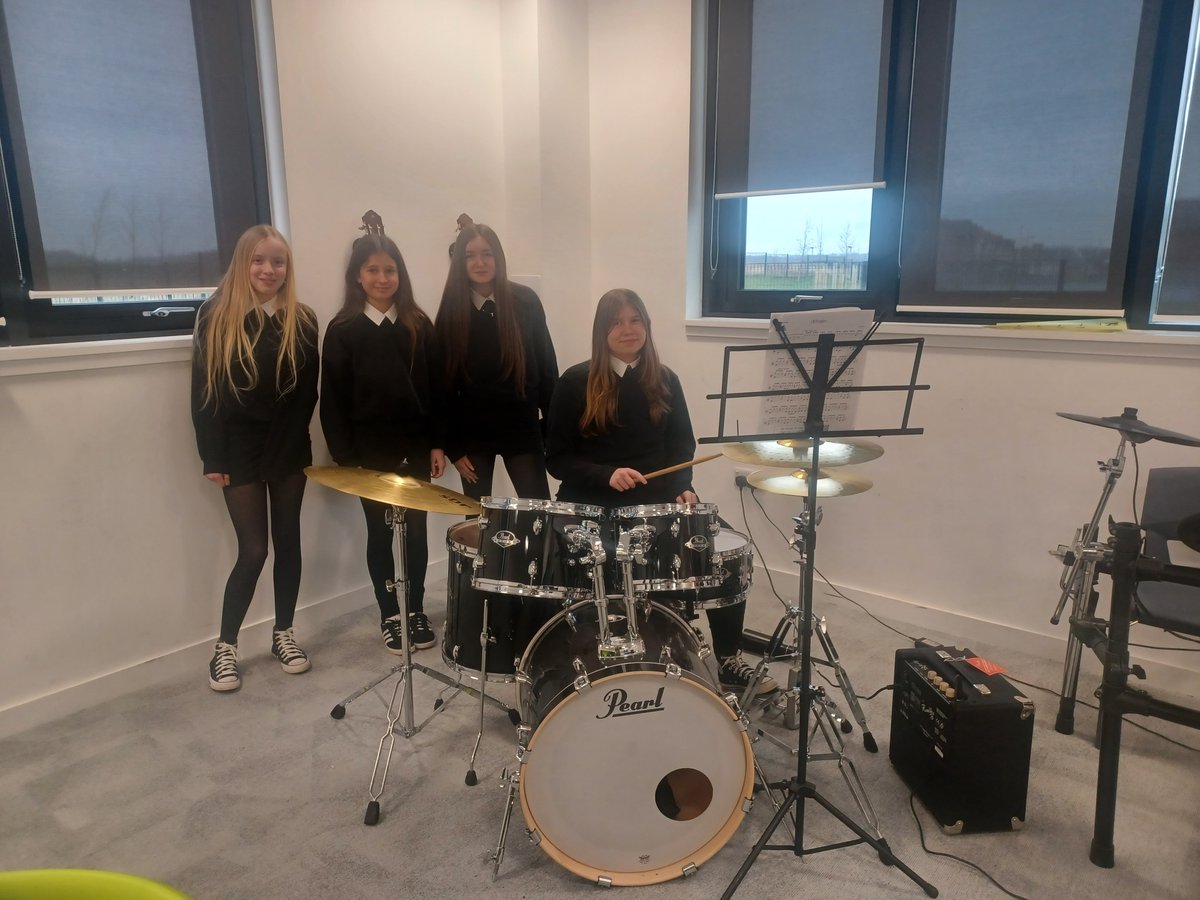 1D have been developing their performing skills on drum kit and timpani over the past few weeks. They have worked together to support each other, showing great team work. Well done!