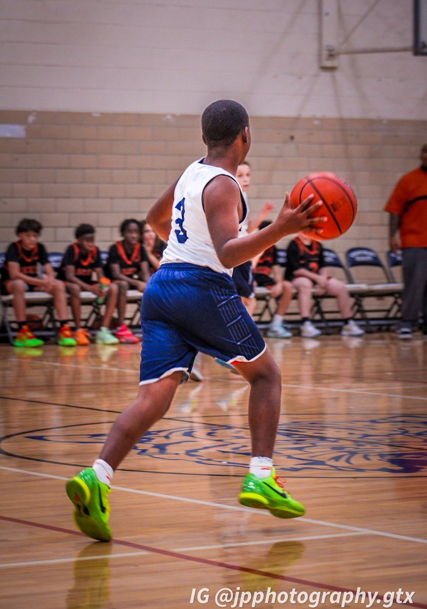 KyanCaldwell3's tweet photo. Last 7th grade Basketball game today‼️ let’s finish strong‼️ #floorgeneral #K3 @whyigrind @PlayBookAthlete @EddieCa73992124 @bray0205 https://t.co/nvoi6pE87j