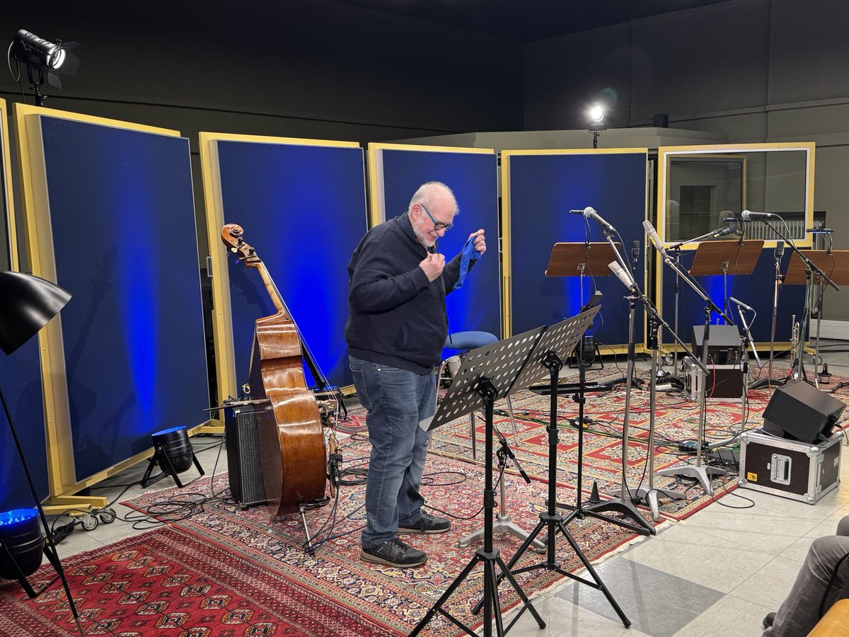 thomrosenhagen's tweet photo. Heute Abend erstmals zu einem Studiokonzert in den BauerStudios LB - #Helmut #Eisel & Friends … https://t.co/zuHlRiuZZ1