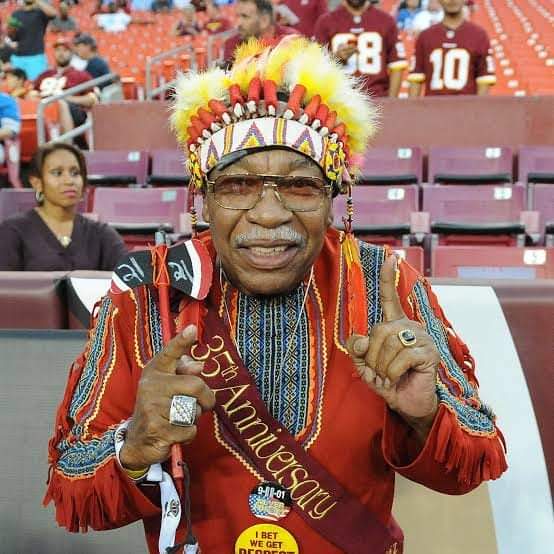 UB21KING's tweet photo. One of the Greatest Washington Redskins Fans of All Time!!!
#HTTR https://t.co/7wydSdQlWb