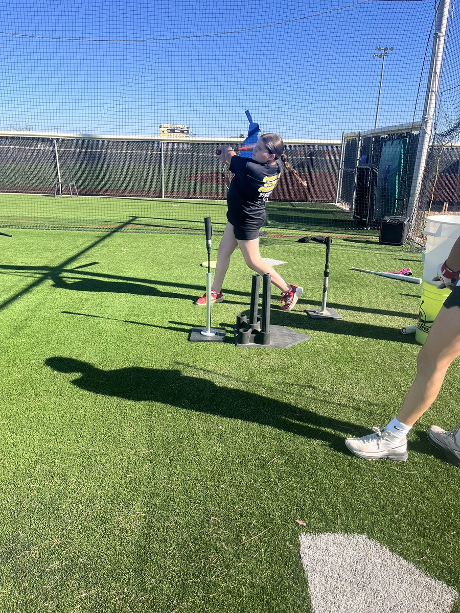 JARamirezzz's tweet photo. Ramirez Complete Player Development has been in full swing since December. From a young age it seems like Hebbronville girls have picked up on one thing. Working outside what is required is the only way to get to where you want to go. #GainingGround #ClosingGaps #JustStarting https://t.co/aQYxfAofnu