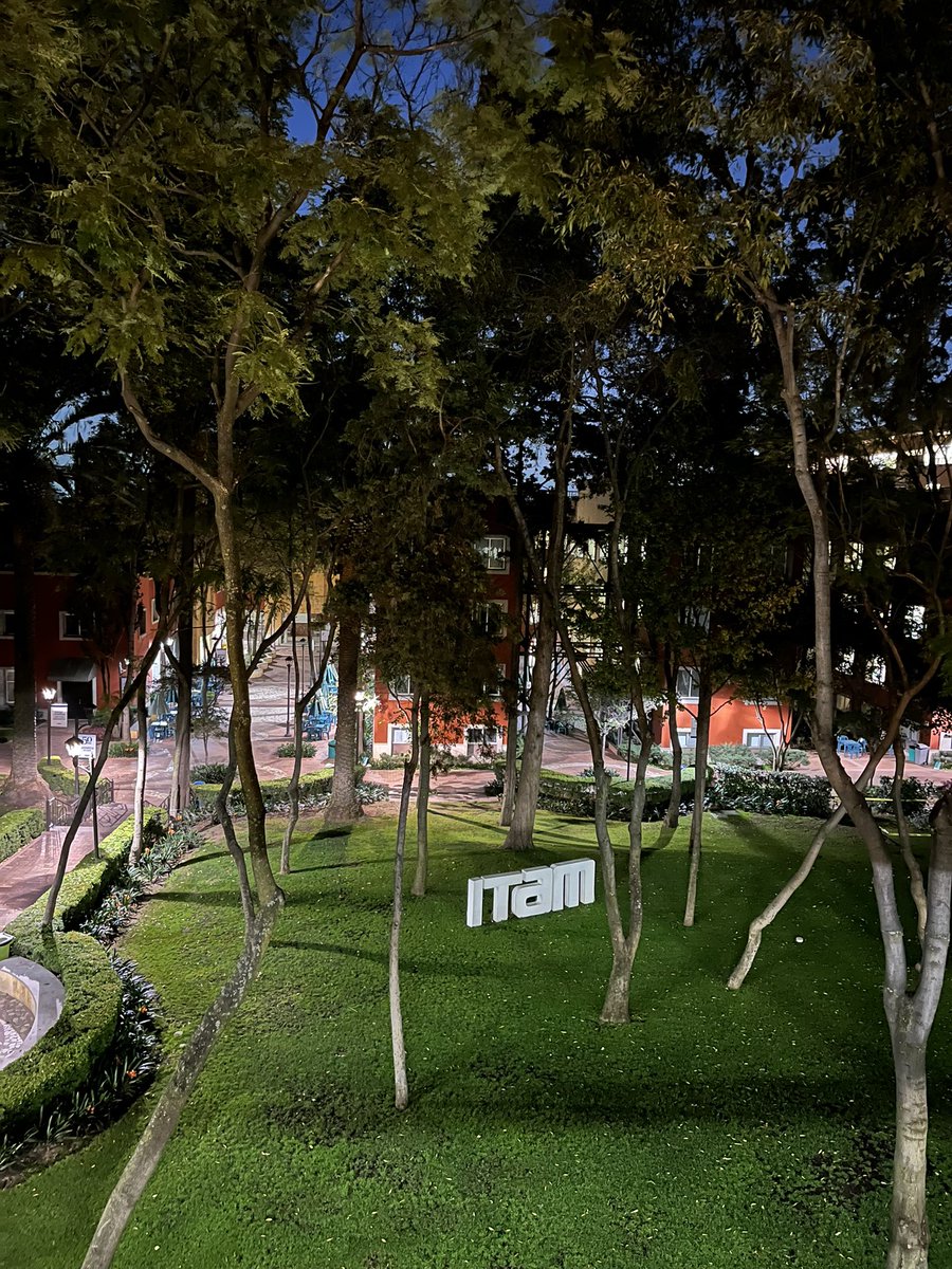 Así la vista hoy en la mañanita mientras corría 🏃🏻‍♀️ 
Qué gran lugar. 

<a href="/ITAM_mx/">ITAM</a>