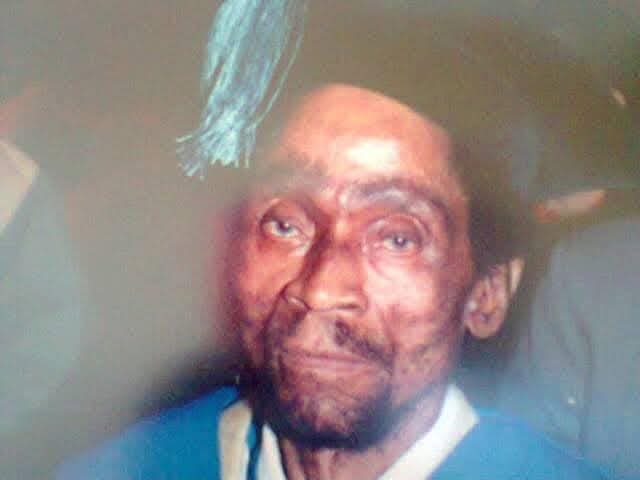 Sazi inkunzi thina hhayi omaweni

Indoda eyaphenduka isihlabathi evenini yamaphoyisa 🥵