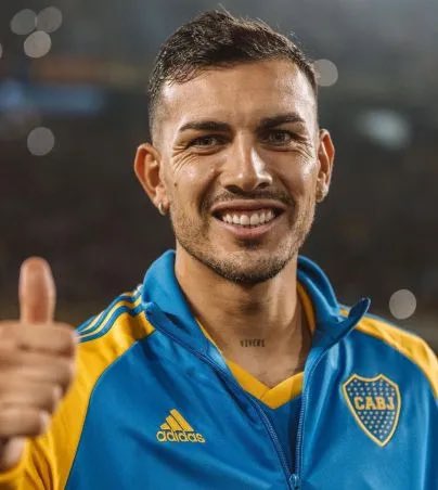 Tato_Aguilera's tweet photo. La oferta de Boca Juniors a Leandro Paredes es por 4 años y el mediocampista campeón del mundo, bicampeón de América, pasa a ser de los mejores pagos del plantel (como Edinson Cavani). 
El presidente de Boca, Juan Román Riquelme y el consejo de fútbol lo quieren ahora, porque la respuesta que habían recibido era que lo ilusionaba quedarse en Europa hasta el 2026. 
Final Abierto.