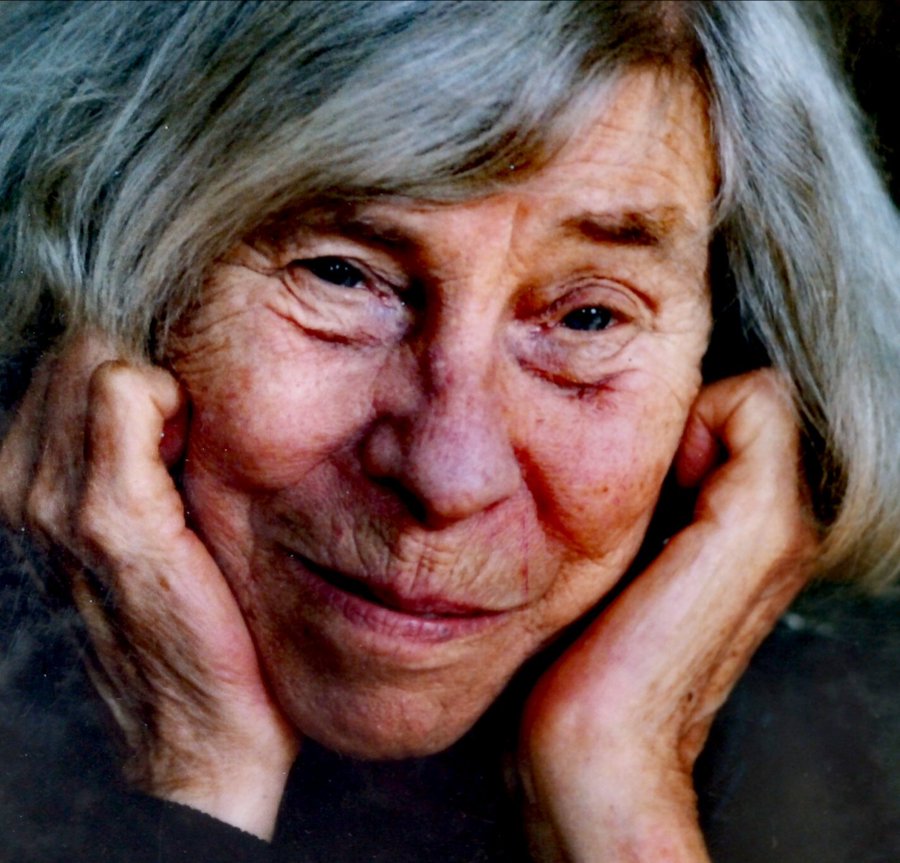 Te keräätte aina. Ihailua ja titteleitä, isompaa palkkaa, tavaroita. Kokolattiamattoja. Kuuluisuutta. Ja koko ajan te vain menetätte aikaa, kauheasti aikaa. - Tove Jansson, Aurinkokaupunki