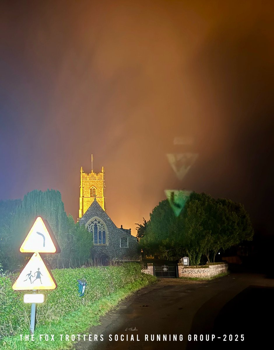 foxtrotters1066's tweet photo. Some photos from our fox trotters group night, plenty of runners & a few walkers out around Garboldisham, a very dark misty damp run & walk.
Then @FoxGarboldisham for a drink chat & birthday cake. #communitygroup #run #walk #friends
@UKRunChat @freeweeklytimed @QuitTheSitting https://t.co/jek1pExG0b