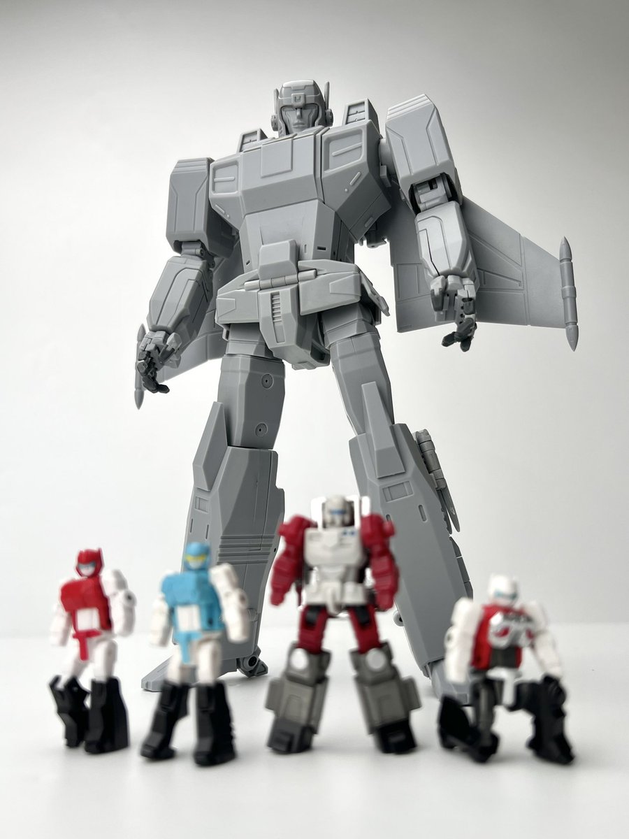 fans_hobby's tweet photo. We have a new member🎉🎉
Glad to share with u all - MB-32 first test shot!!
#fanshobby #thirdpartytransformers #mb32 https://t.co/2IaNGFTsVB