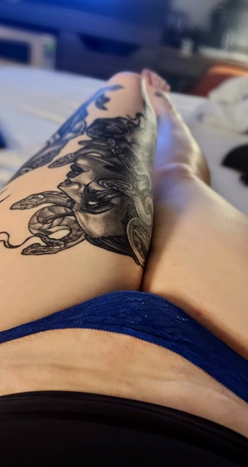 #goodcontentgang #redheadsdoitbetter #naughtymilf #milf #thiccthighssavelives #HotwifeTattoo #ThickAndTatted https://t.co/EC3GyI17vp