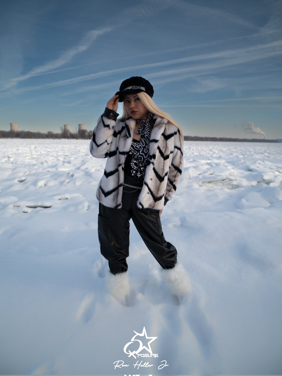 LuzLenoir's tweet photo. Radioactive
Photography by
@5StarXposure
IG/FB/X: @LuzLenoir
#fyp #foryou #foryourpage #winter #photography #winterwonderland #winterfashion #wintervibes #winterweather #Harrisburg #harrisburgpa #ThreeMileIsland #FrozenRiver #River #susquehannariver #Pennsylvania #fuzzycoat https://t.co/JJwG5hN1uU