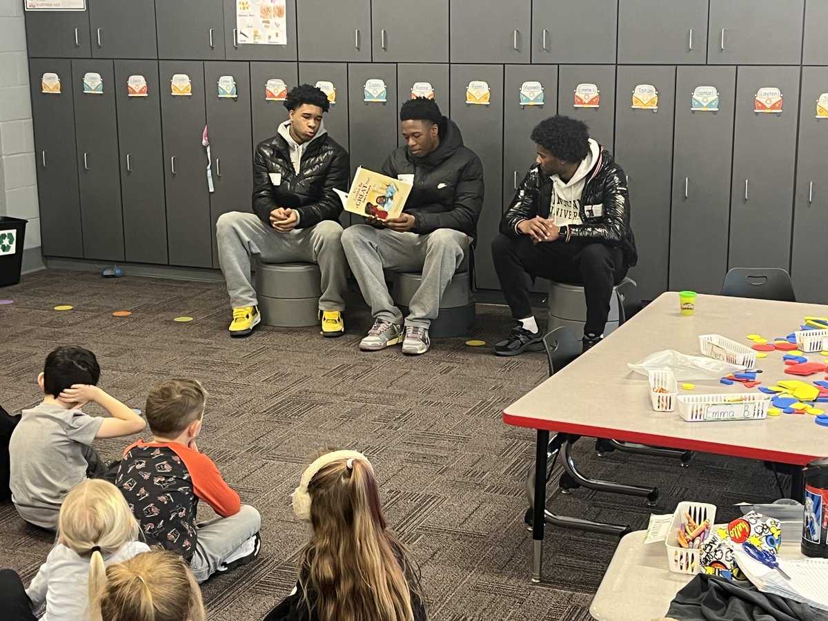 VUTrailblazers's tweet photo. Members of the No. 16 Vincennes University Men's Basketball team spent some time this morning out at Franklin Elementary in Vincennes answering questions, working out math problems, reading and even found some time for some basketball as well. https://t.co/4NINNEhoAT