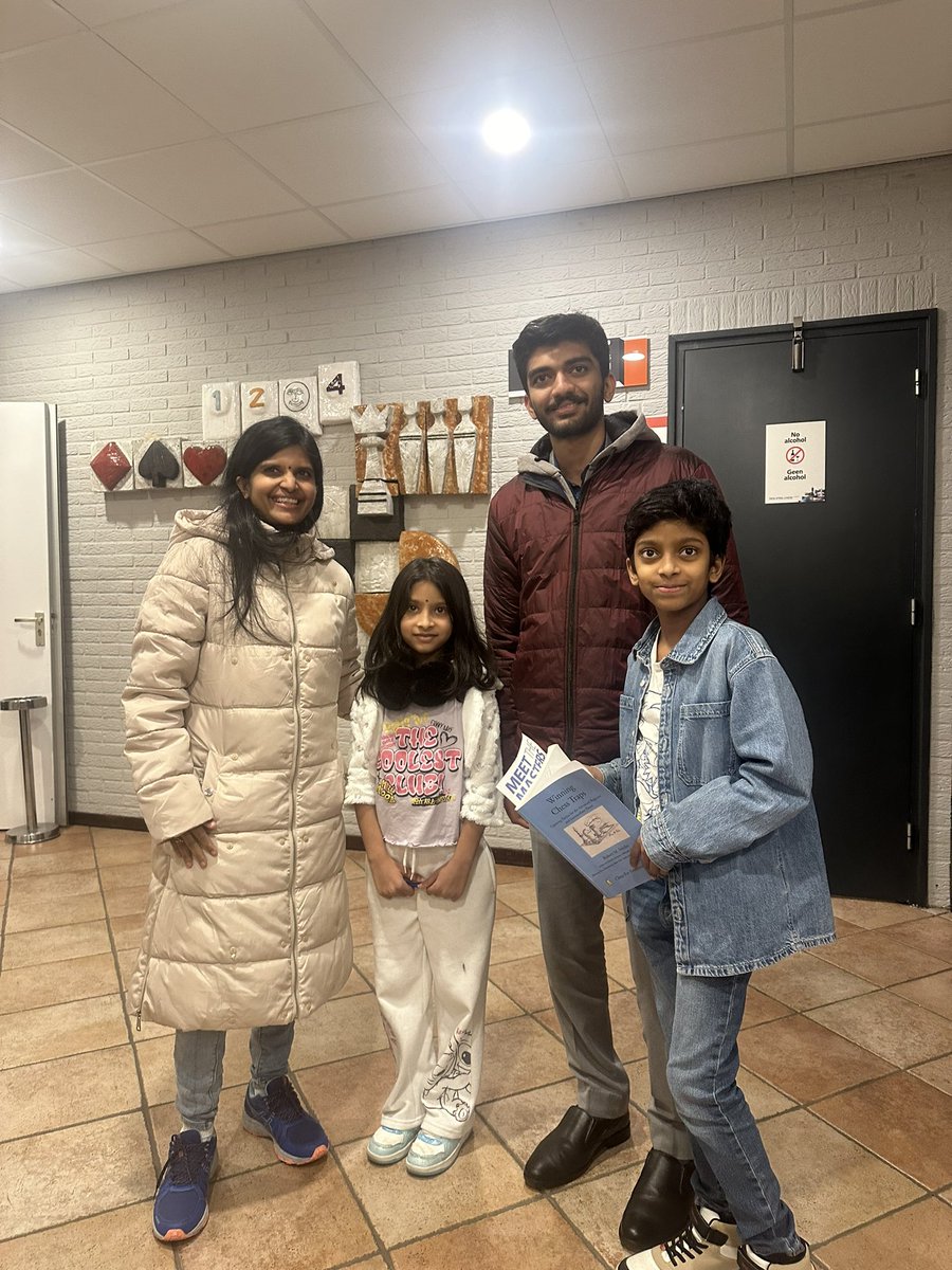 fionchetta's tweet photo. World Champion @DGukesh was the last player to leave @tatasteelchess last night and this little girl shouted ‘Gukeeeeesh, we’ve been waiting for you for hours and hours and hours!’ and Gukesh responded ‘sorry to have kept you waiting’ with a big smile. A very sweet moment. 🥹 https://t.co/bUjUjAN44B