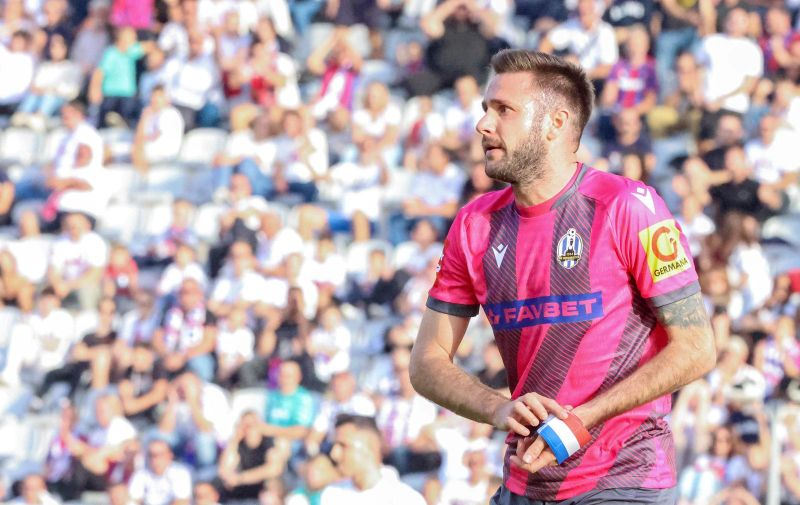 CroatiaFooty's tweet photo. Germanijak reports that Duje Čop will sign for Rijeka!
Lokomotiva and Rijeka have reached an agreement, Čop is free to join the leading HNL side and Stipe Perica will be sent on loan to Lokomotiva for the rest of the season.
#Čop #Rijeka #Lokomotiva #Perica https://t.co/WT7DFk1dBM