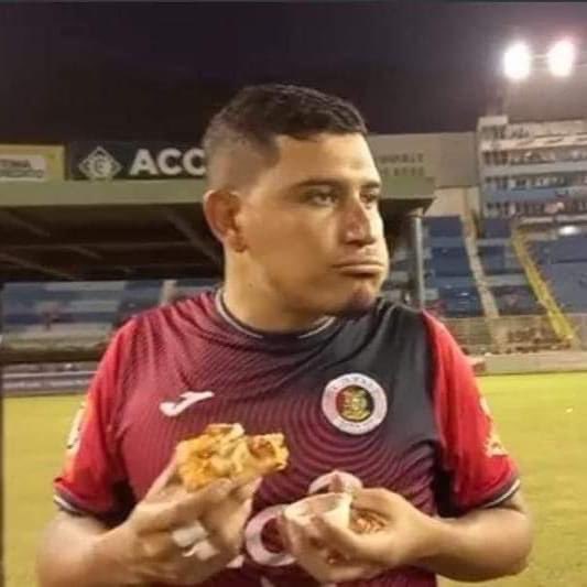 El agente de la PNC al ver que la Romina subió un video en su patrulla