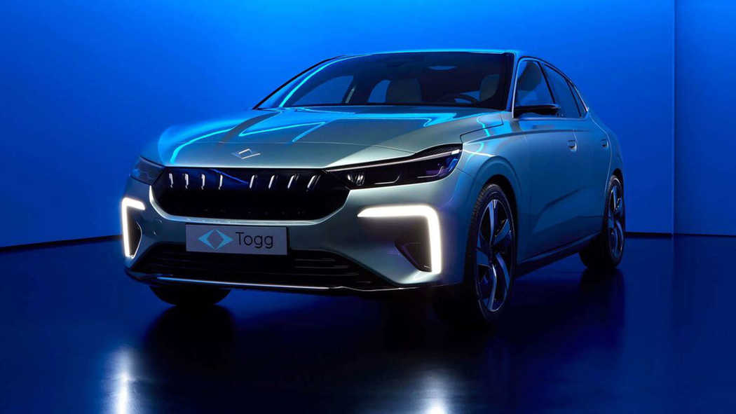 Togg Yönetim Kurulu Başkanı Fuat Tosyalı, T10F'yi bu senenin ortalarından itibaren piyasaya vermeye başlayacaklarını belirterek, "Büyük ihtimalle nisan-mayıs aylarından itibaren de fastback aracımızda ön talep toplamaya başlayacağız." dedi.

Tosyalı, Togg ile ilgili sürece