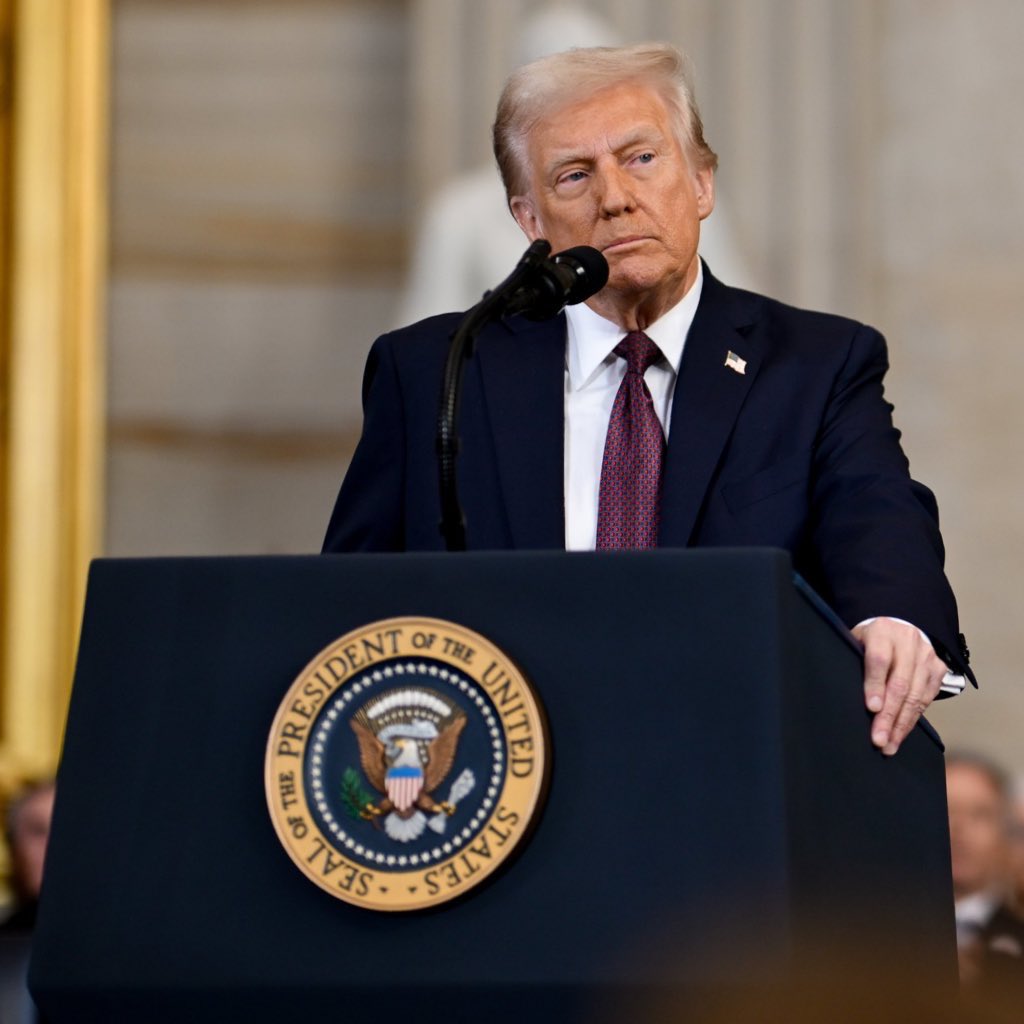 UHN_Plus's tweet photo. 🇬🇧🇺🇸 | El gobierno británico ha declarado que no reconocerá la orden del Presidente Donald Trump de renombrar el Golfo de México como “Golfo de América”. https://t.co/UqTL3z5w8O