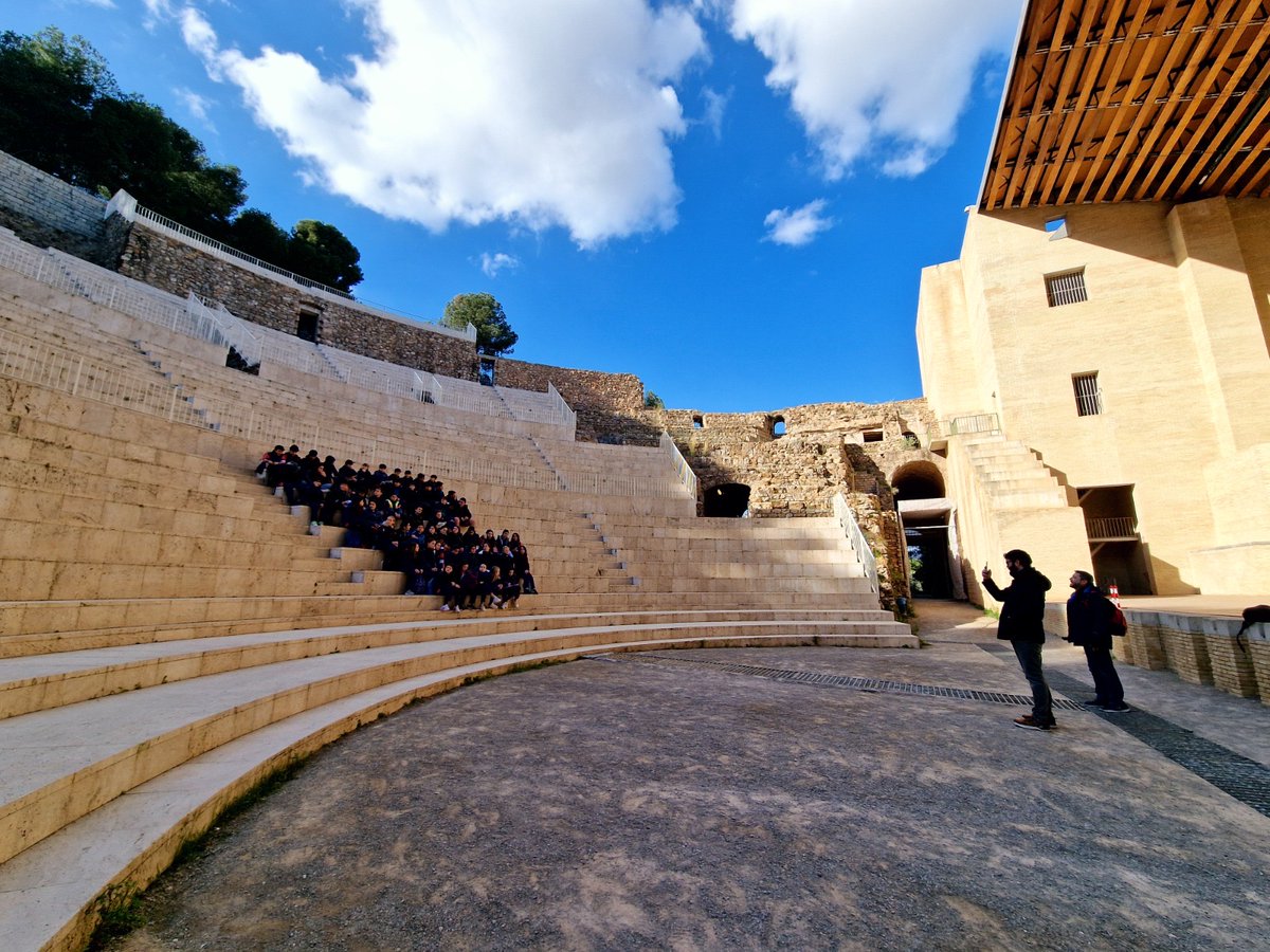 🏛️ Visita cultural «Sagunto histórica». Los alumnos de 1.º ESO visitan el Teatro Romano, el Castillo y el centro histórico de Sagunto.