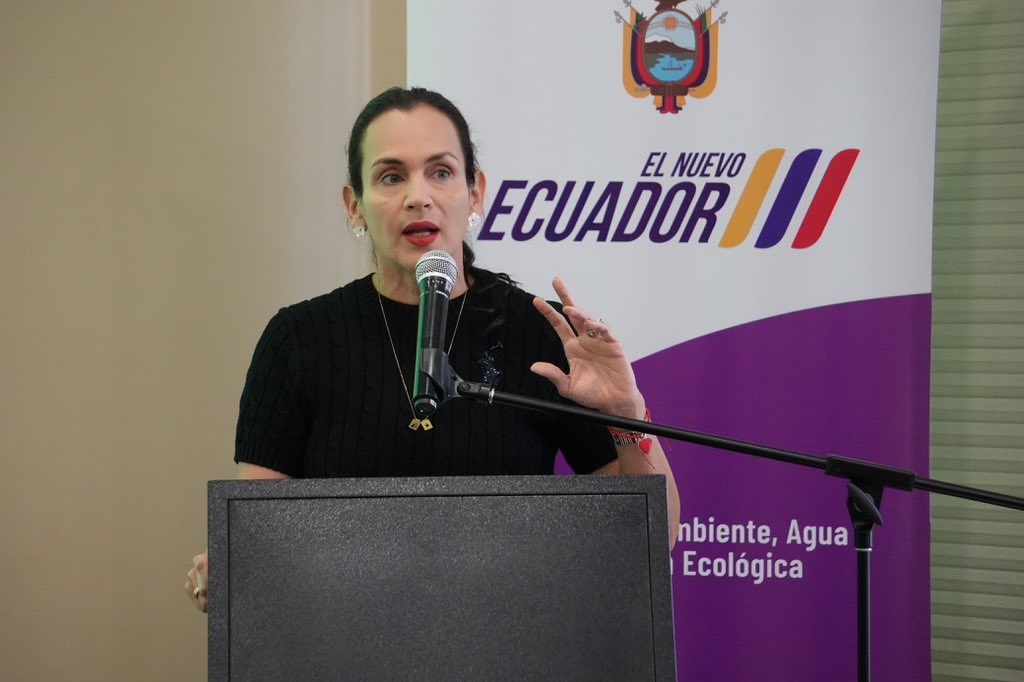 EcuadorMAE's tweet photo. 🚨Hoy, la ministra @inesmanzano lideró el "I Encuentro de Organizaciones No Gubernamentales del sector ambiental y @Ambiente_Ec".  Un espacio para fortalecer alianzas interinstitucionales 🤝 y compartir experiencias en favor de la conservación del #PatrimonioNatural 🌱💦🐢🐾 https://t.co/zAJIoIvVFI