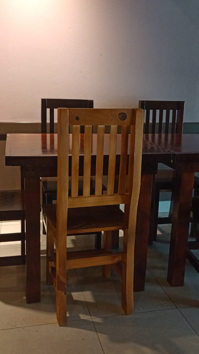 LauCab's tweet photo. Con un amigo descubrimos que ambos tenemos pareidolia, el mambo ese de ver caras en objetos. Desde ese momento nos compartimos fotos. Dejo algunas. Si quieren pueden compartir sus "caras en cosas". https://t.co/0FiO4Nuuv8