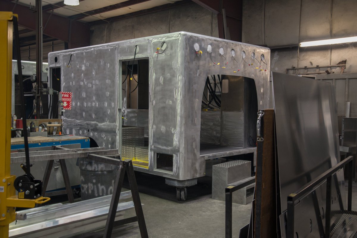 ExcellanceAL's tweet image. Excellance Inc. Thursday trilogy: One new addition to final assembly, one "In Air" and one in cabinets.
#Ambulance #emergencyvehicle #EMT #EMS #firstresponders #firedepartment #hospital #Police #Thursday #PictureOfTheDay