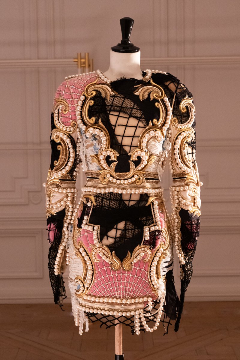 Balmain's tweet photo. Balmain’s heritage meets the @MuseeLouvre’s timeless treasures in a dialogue between fashion and art for the « LOUVRE COUTURE: Objets d'art, objets de mode » January exhibition. https://t.co/Ng3Q8ZCGON