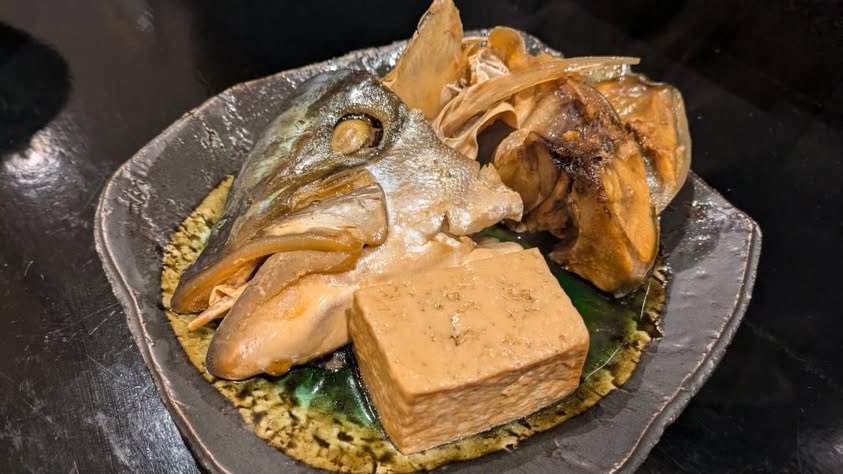 4月以来のポスト。
大変遅くなりましたが。
今年もよろしくお願いします。

相変わらず那覇市久茂地で細々と料理してます。
最近のイチオシは『あら煮』です。
お近くいらっしゃる際は是非遊びにきてくださいなー。