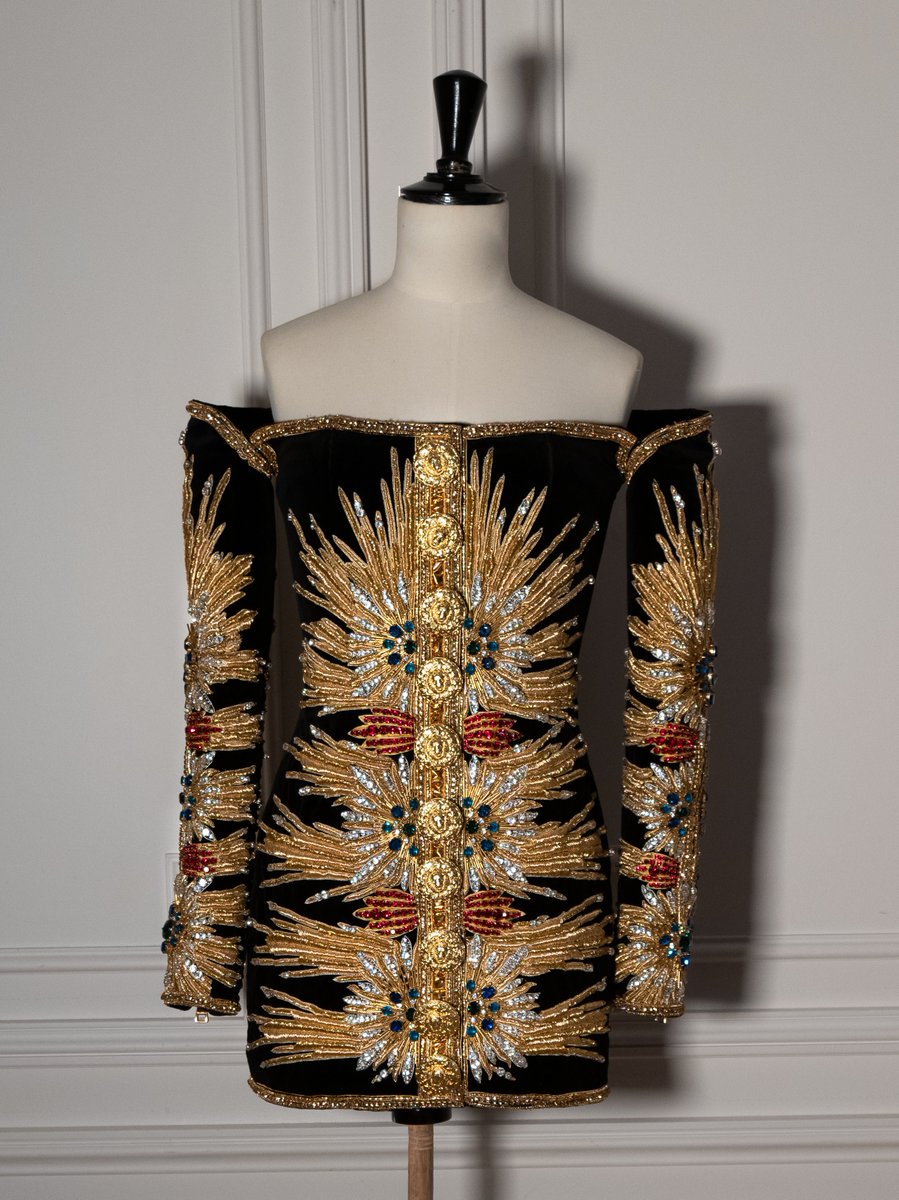 Balmain's tweet photo. Balmain’s heritage meets the @MuseeLouvre’s timeless treasures in a dialogue between fashion and art for the « LOUVRE COUTURE: Objets d'art, objets de mode » January exhibition. https://t.co/Ng3Q8ZCGON