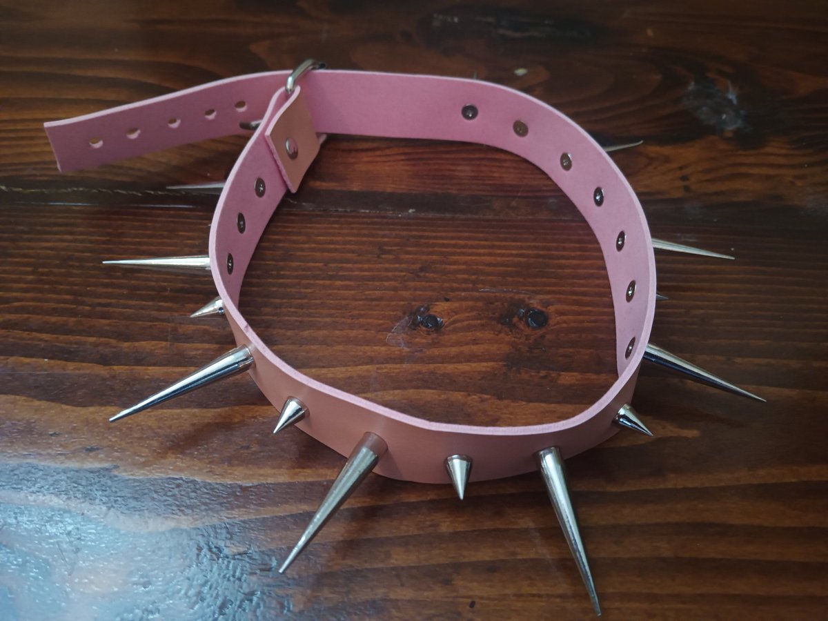 PunkPupThePound's tweet photo. Some fun little collars I've made! ;3c 
.
.
.

#bdsmِ #kink #pupplay #humanpup #leather #punk https://t.co/dIqoQbSzZa