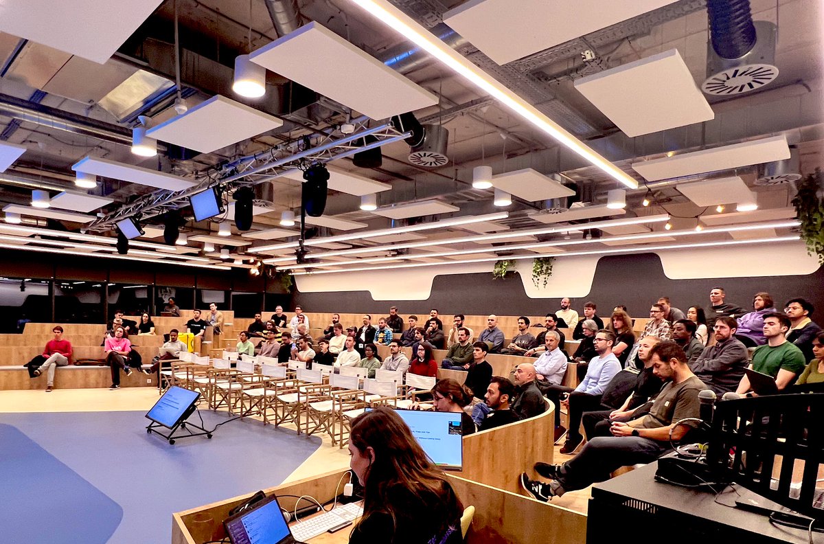 cloudnativebcn's tweet image. And we are kicking off 2025 with our first meetup at the @glovo offices
#cloudnative #kubernetes π