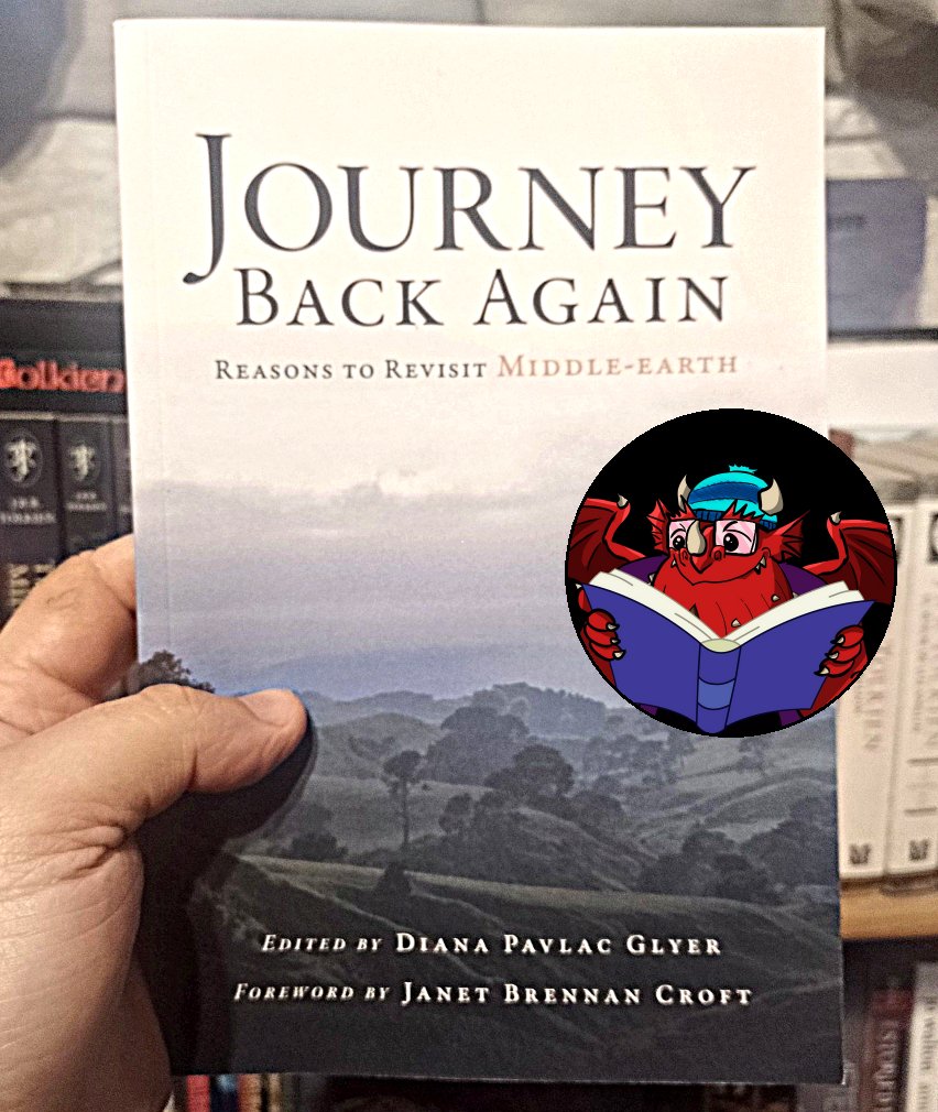CronicasDyD's tweet photo. ¿Qué está leyendo el #Dragón?
Journey Back Again: Reasons to Revisit Middle-earth.
@dianaglyer et al., 2022.
Y ustedes, ¿#QuéEstánLeyendo?
Comenten abajo 🐉📚🦖
#YoDisfrutoLeer con #CrónicasDyD
#Libros #LibrosRecomendados #Lectura #Lecturas #LecturasRecomendadas #RetoDeLectura https://t.co/lTC4ESzHxG