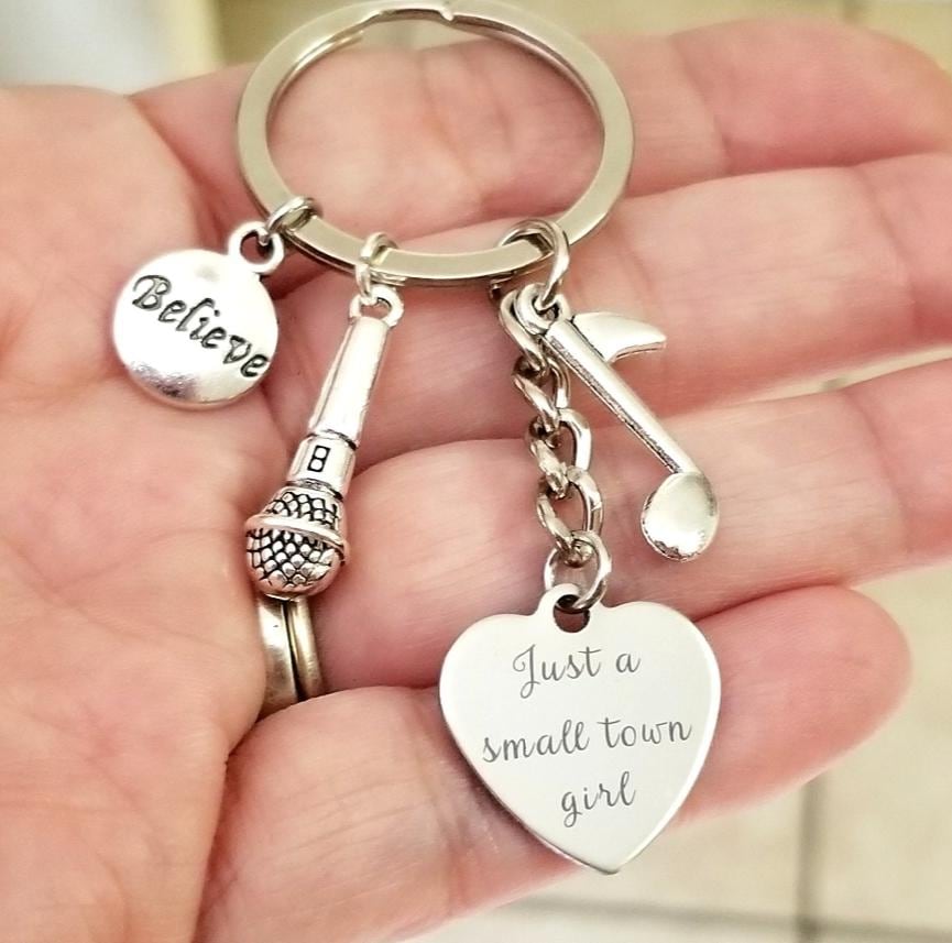 TrendingNowGift's tweet photo. Just a Small Town Girl Keychain
#keychain #handmadejewelry #handmadegift #etsy #steveperry #journey #dontstopbelievin #justasmalltowngirl #eighthnote #valentinesday #valentinesdaygift
https://t.co/hfcJn0SasH https://t.co/jHwDlvpuF5
