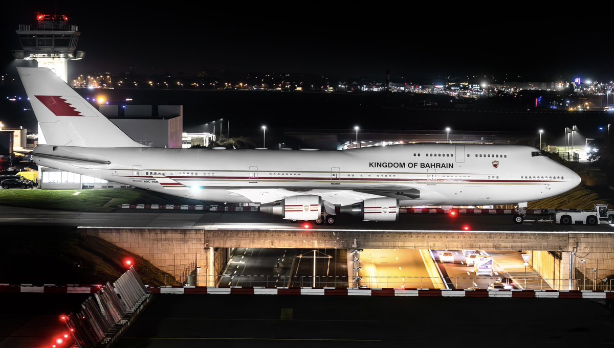 HugoFraca's tweet image. Mardi soir une visite plutôt sympa à Orly , ce 747-4P8 du Royaume du Bahreïn 🇧🇭