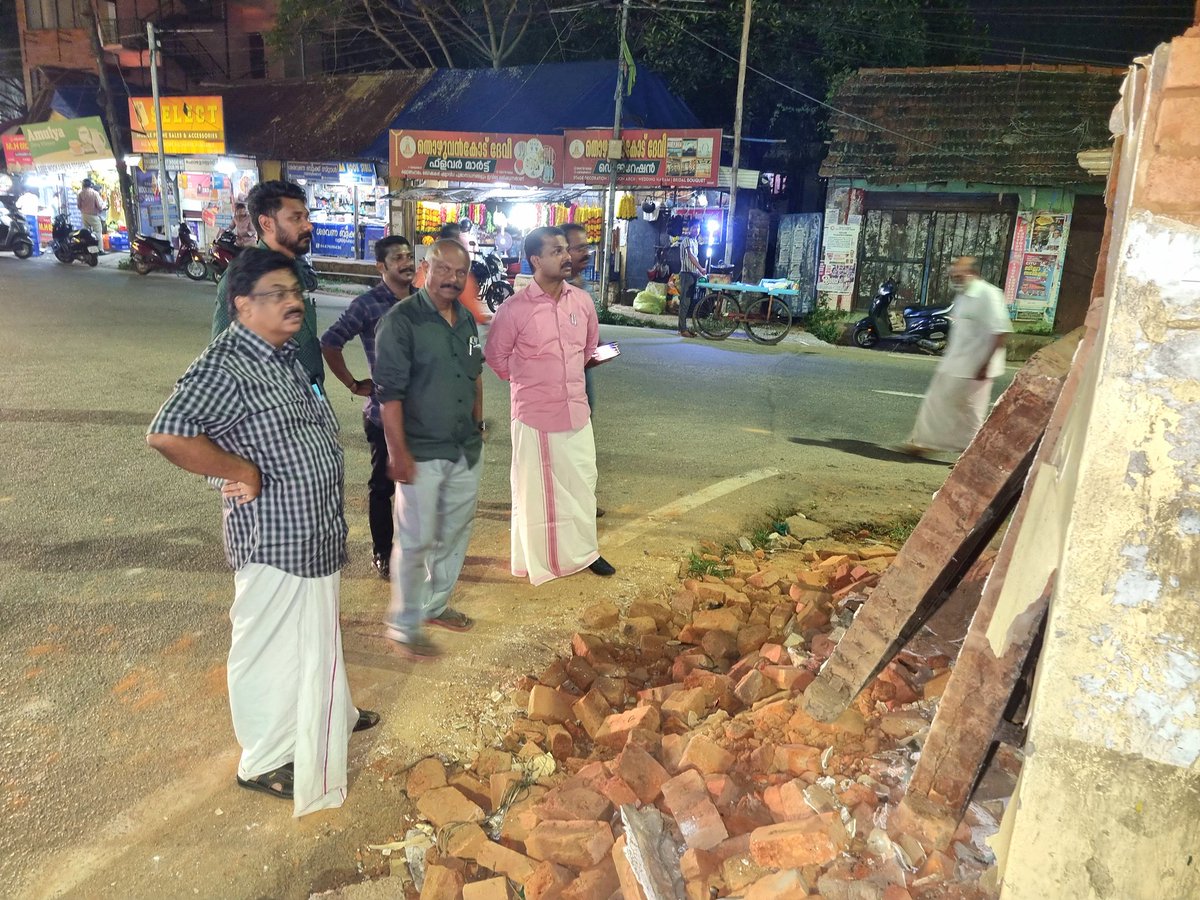 vkprasanthtvpm's tweet photo. വട്ടിയൂർക്കാവ് ജംഗ്ഷൻ വികസനം പൊളിക്കൽ പുരോഗമിക്കുന്നു ...
#Vattiyoorkavu
#JunctionDevelopment https://t.co/hHlXlAPOIW