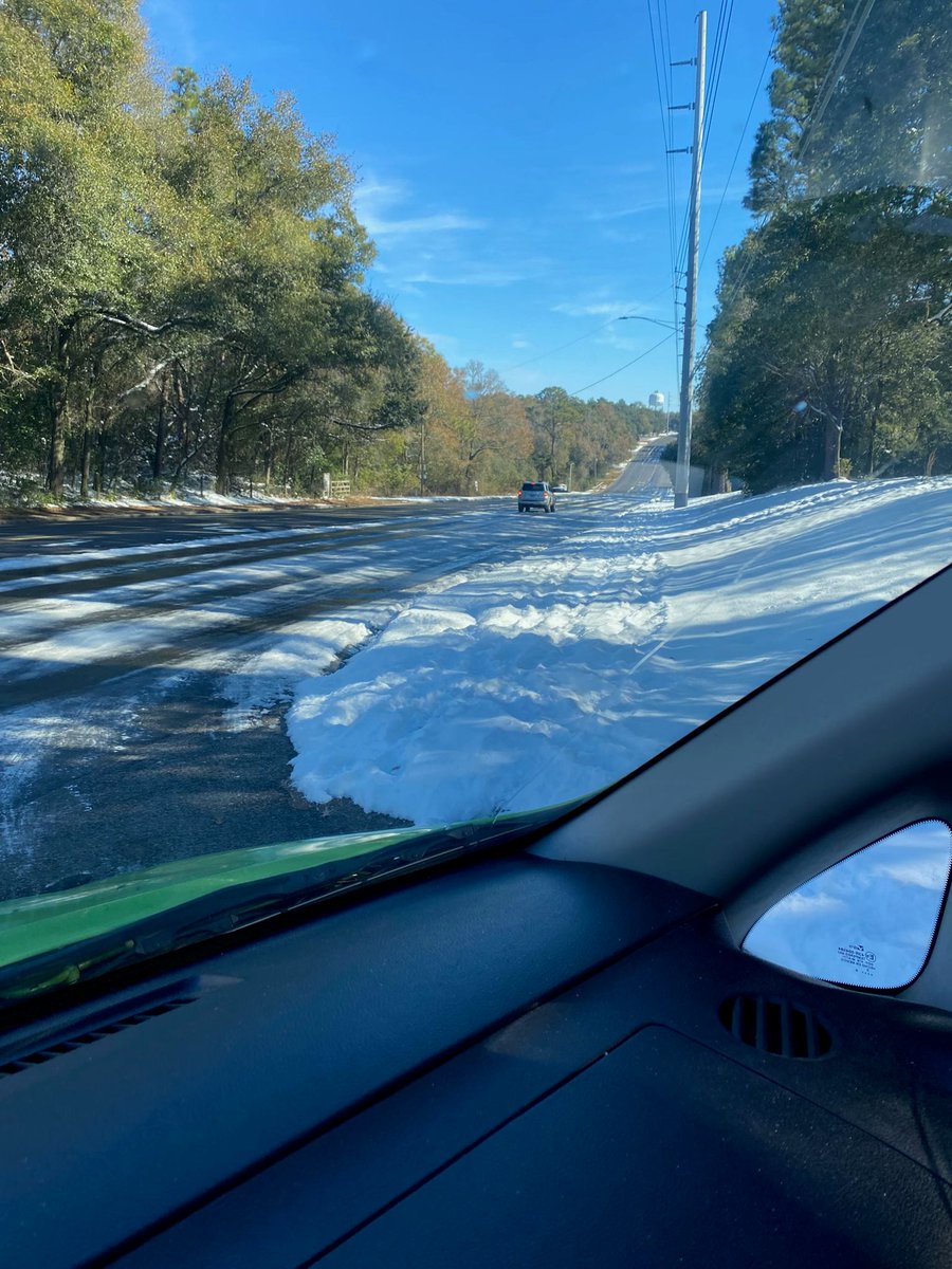 ServproMobile's tweet photo. If you’re dealing with the aftermath of this storm, don’t wait! SERVPRO of Mobile County is ready to respond with the expertise and equipment needed to restore your property. We’ve got you covered!
#WinterStormRecovery #FrozenPipes #SERVPRO #MobileCounty #HereToHelp https://t.co/PnWQQiEpPi