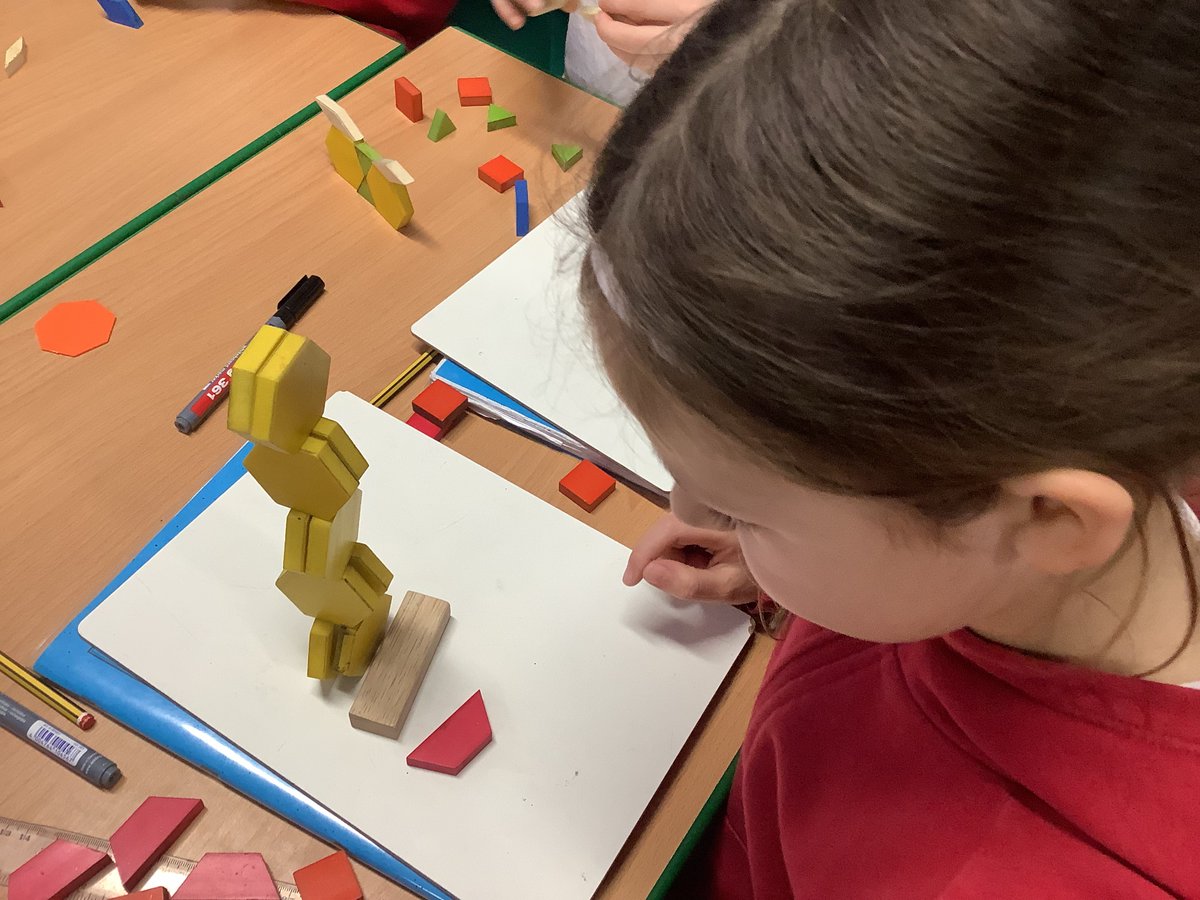RayLodgePrimary's tweet photo. Parallel and perpendicular lines, acute, obtuse and right angles in 2D shapes. Lots of exploration and discussion on vertices, regular and irregular polygons in Year 4 maths today. #mathsmastery #problemsolving #RLPS https://t.co/NVSCXyvKsZ