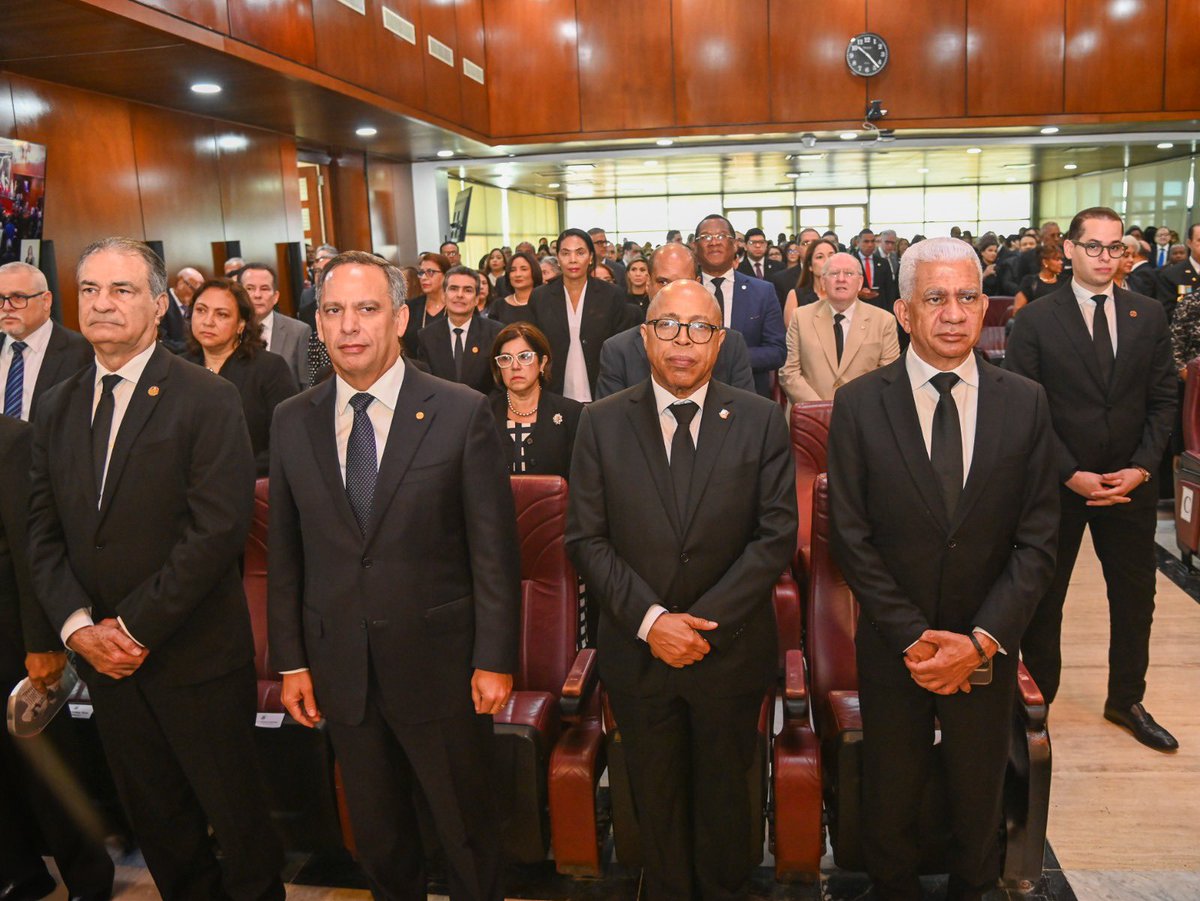 Pachecoalfredoo's tweet photo. Estuve participando junto a @RaquelPenaVice vicepresidenta de la República y @ricardodlsanto3, presidente del Senado, en la Audiencia Solemne de Rendición de Cuentas, del presidente del @TribunalConstRD, @NapoleonEstevez, en el marco de su décimo tercer aniversario, a quien felicito por su intervención donde se compromete a avanzar con unidad para garantizar la eficacia constitucional.