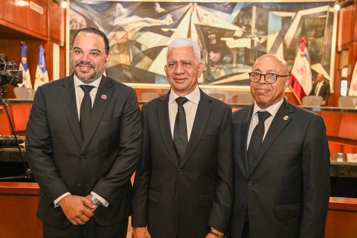 Pachecoalfredoo's tweet photo. Estuve participando junto a @RaquelPenaVice vicepresidenta de la República y @ricardodlsanto3, presidente del Senado, en la Audiencia Solemne de Rendición de Cuentas, del presidente del @TribunalConstRD, @NapoleonEstevez, en el marco de su décimo tercer aniversario, a quien felicito por su intervención donde se compromete a avanzar con unidad para garantizar la eficacia constitucional.